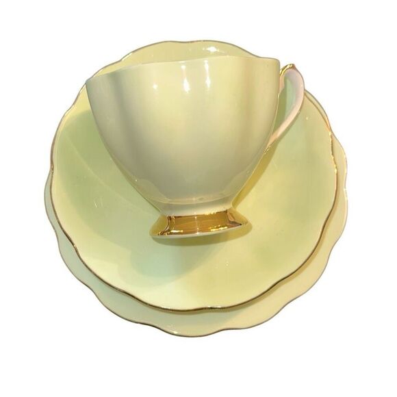 Vintage Queen Anne Fine Bone China Teacup, Saucer, & Tea Plate Trio Pastel green - Picture 6 of 8